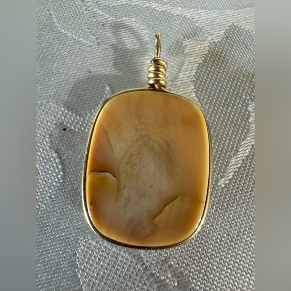 Vintage Scrimshaw Pendant Necklace Deer Pendant with Gold Wire Wrap - Picture 2 of 3